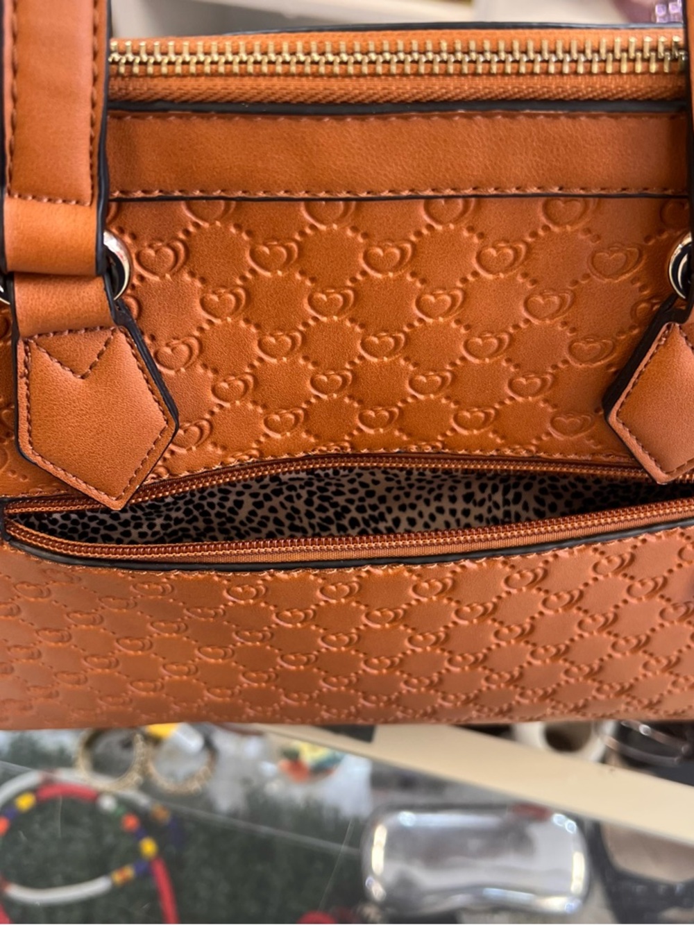 Chic Designer-Inspired Structured Tote - Picture 8 of 13